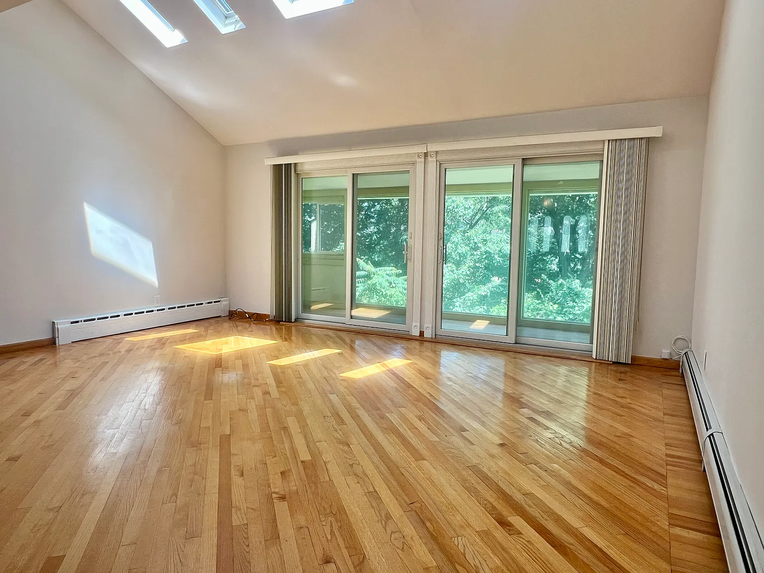 3 bed, 3.5 bath, 1792 sqft, $4,500 — Photo 4