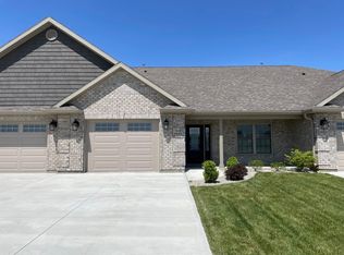 1045 Sunrise Ln, Troy, OH