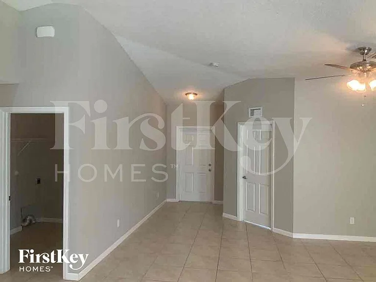 3354 SW Ludlow St — Photo 2