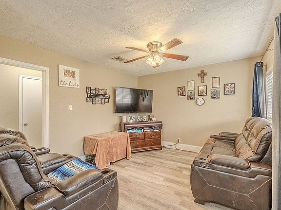 4th image of 4565 Beaumont Dr