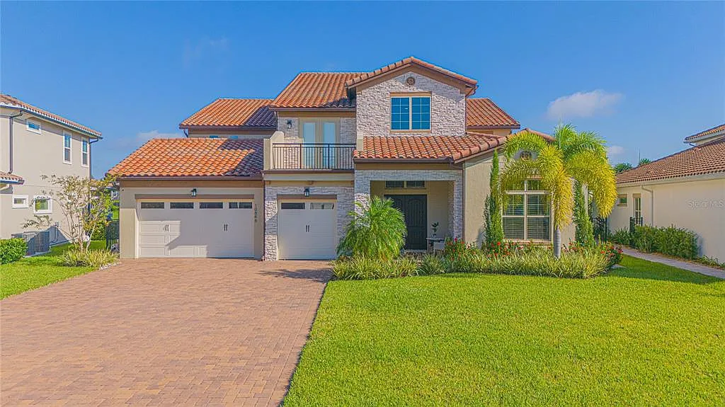 5 bed, 6.0 bath, 5723 sqft, $9,500 — Photo 2