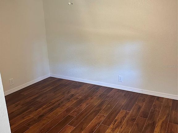 4th image of 1130 Monaco Dr NE