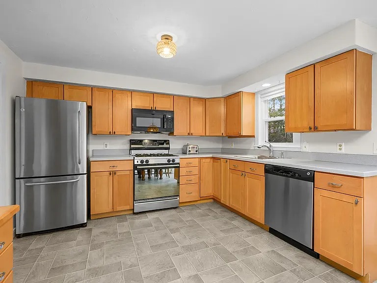 5 Duchess Dr — Photo 2