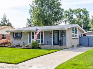 1903 Nakota Rd, Royal Oak, MI 48073