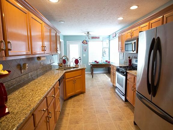 3rd image of 3496 Clover Hill Dr