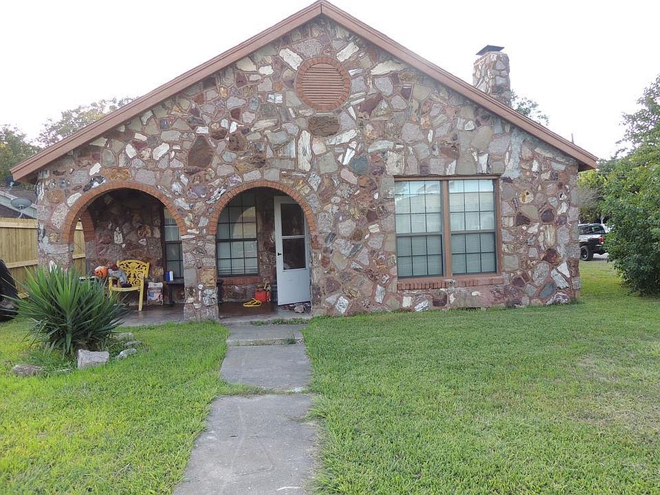 1st image of 223 N Benavides St #A