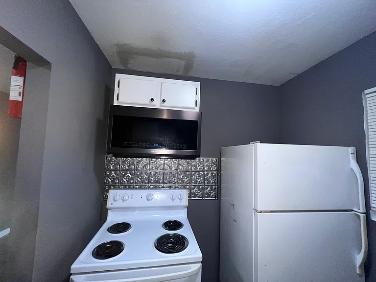 2405 Foreman St — Photo 5