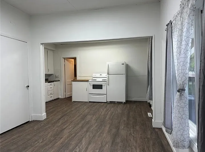 501 Duplex — Photo 2