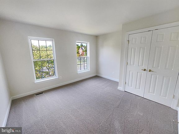 5th image of 43000 Melanie Ct