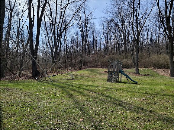 3rd image of 1257 Laurel Hill Rd