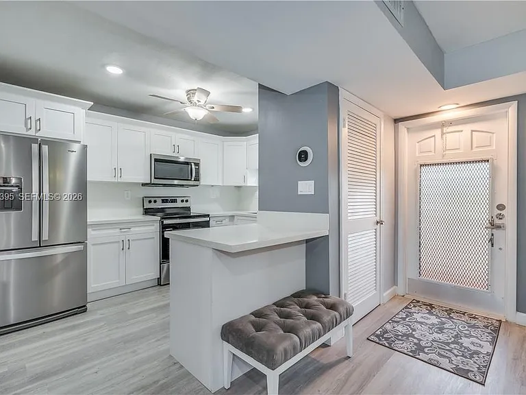 681 S Hollybrook Dr #305 — Photo 1