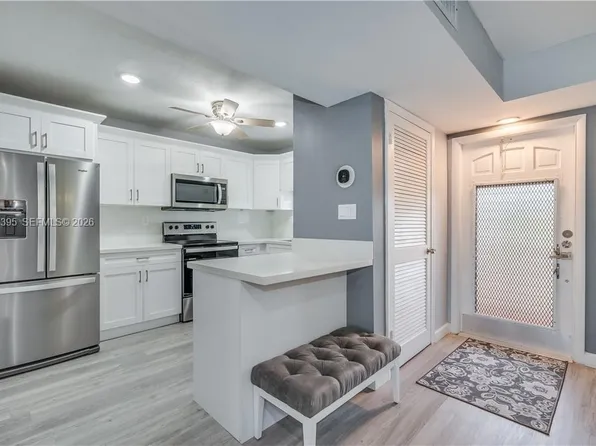 681 S Hollybrook Dr APT 305, Pembroke Pines, FL 33025