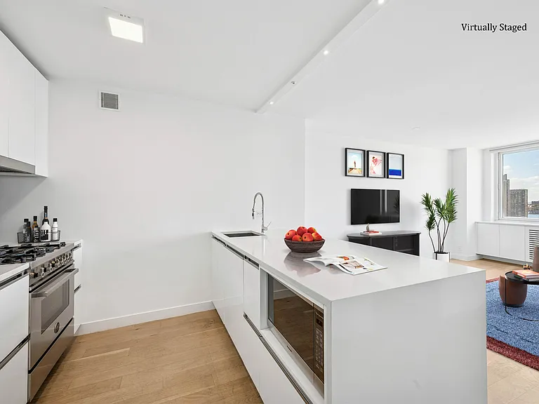 301 W 53rd St #21B — Photo 3