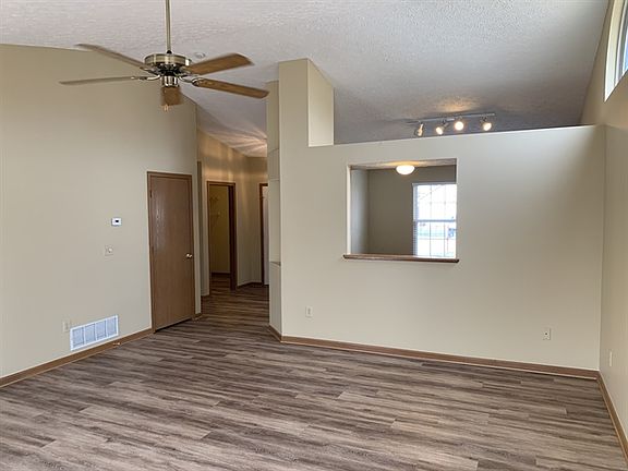 4th image of 2191 Kingsglen Dr