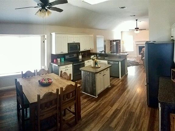 3rd image of 1141 Springwood Dr