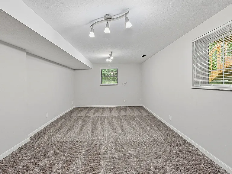 4321 Westwood Northern Blvd — Photo 31