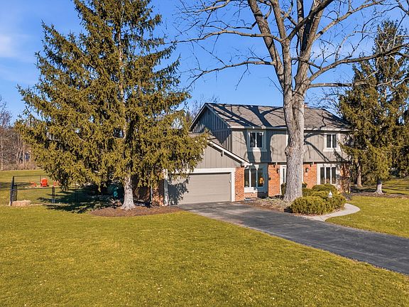 2nd image of 25 Forest Ridge Ct