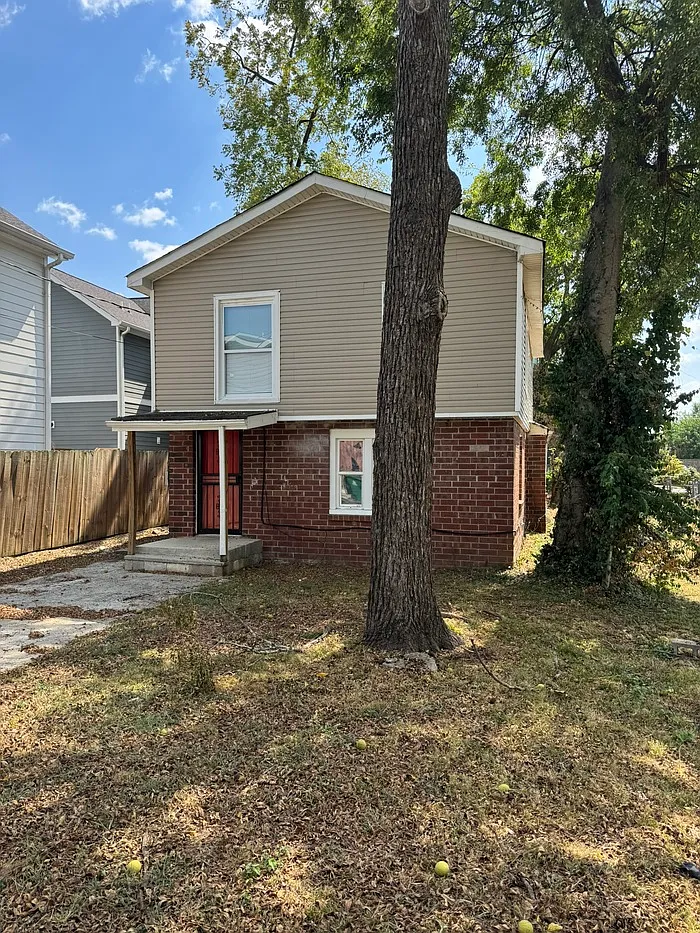 4 bed, 2.0 bath, 1647 sqft, $2,800 — Photo 2