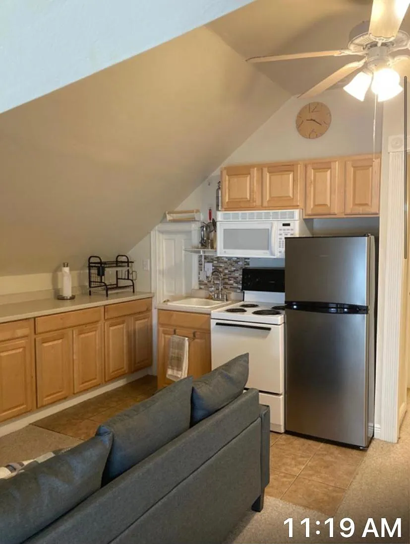 1201 W De Leon St — Photo 4