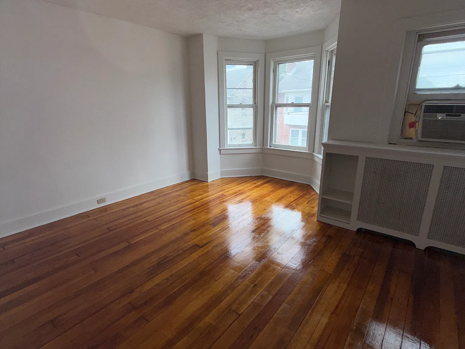 3 bed, 1332 sqft, $1,300 — Photo 1