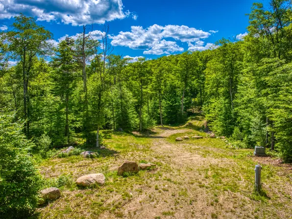 135 Mountain Ln, Lake Placid, NY 12946