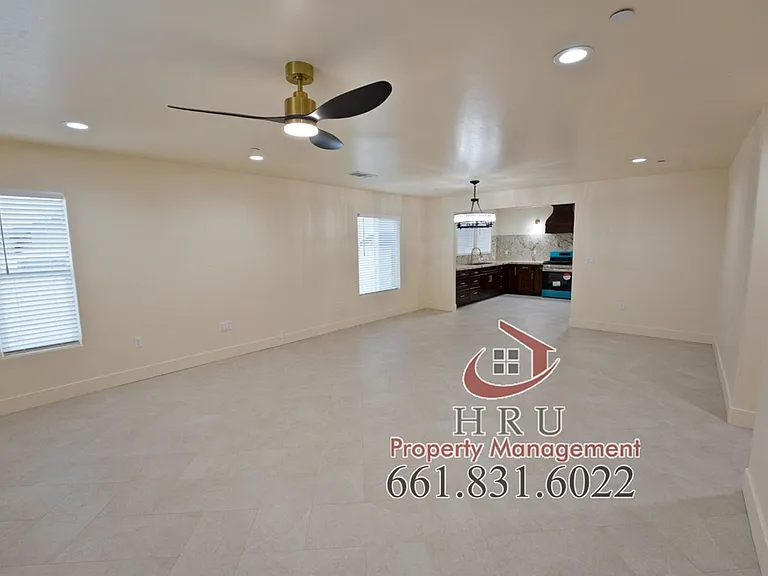 1821 Lacey St — Photo 3