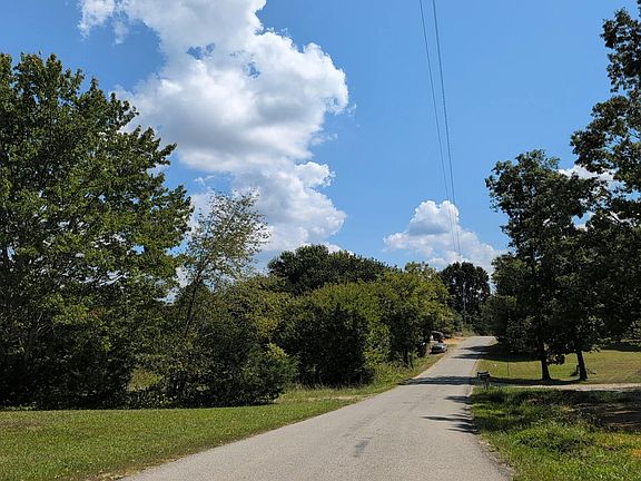 4th image of 811 Moore Rd
