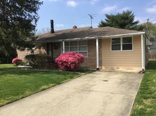 8 Bellview Ter, Hampton, VA 23669