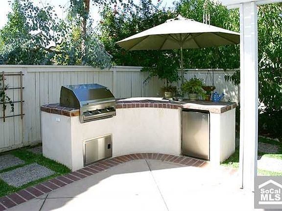 Built-in Outdoor Patio