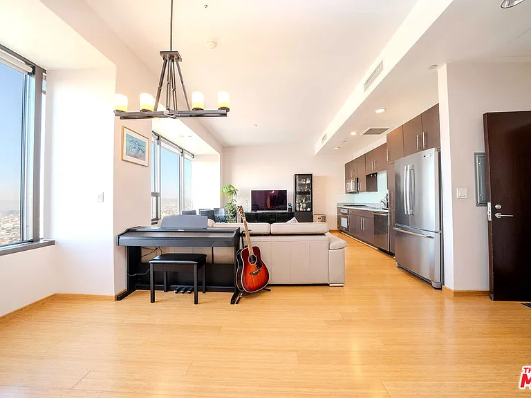 1100 Wilshire Blvd #3001 — Photo 8