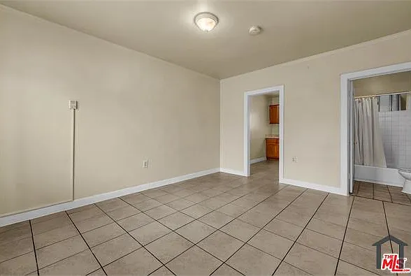 Studio, 400 sqft, $2,100 — Photo 4