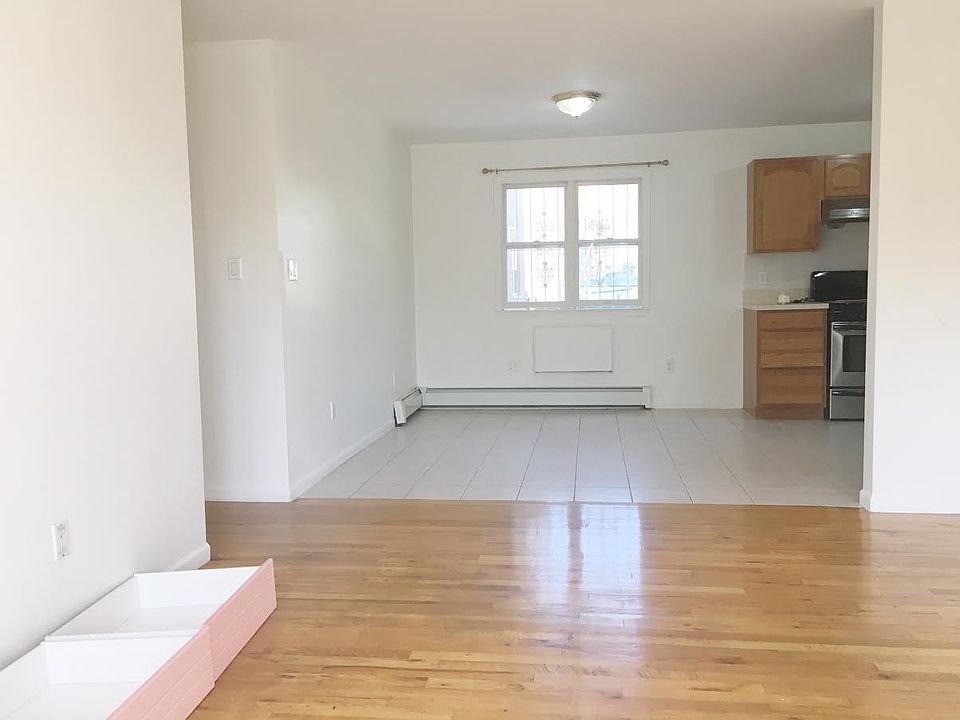 1st image of 12609 23rd Ave #2FL