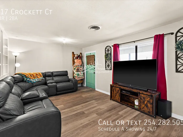 917 Crockett Ct — Photo 4
