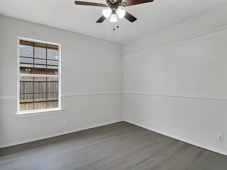 8633 Yale Ave — Photo 17
