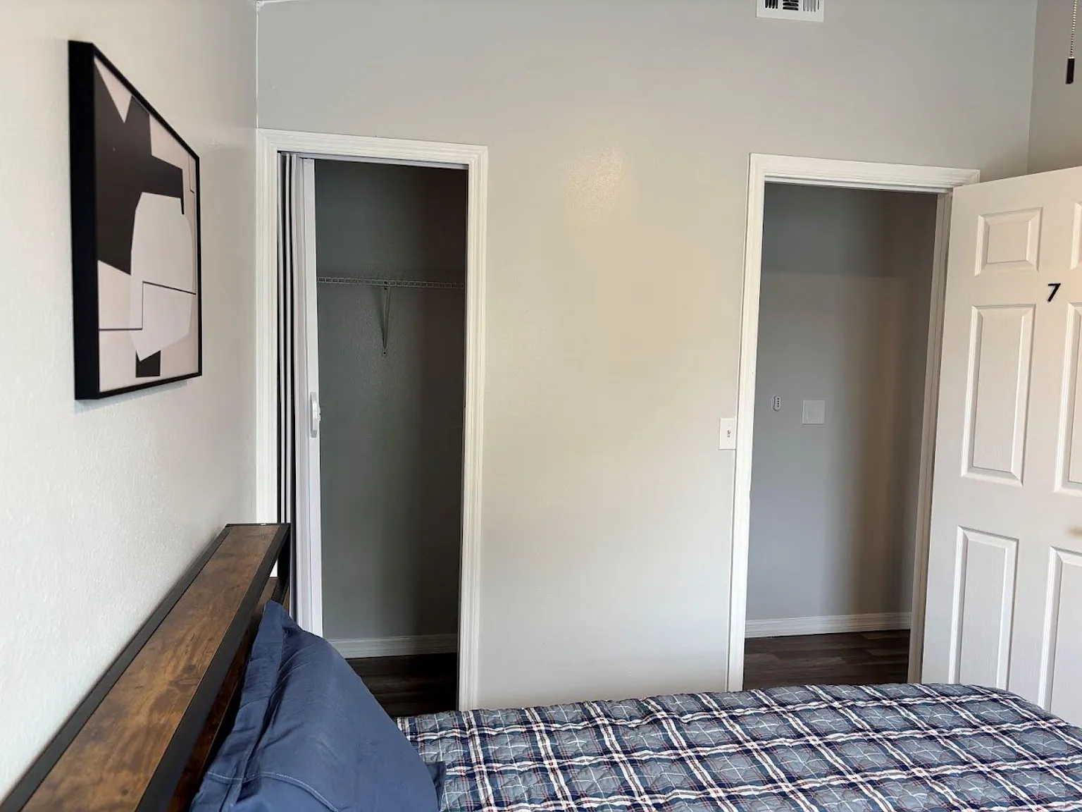 4 bed, 2.5 bath, 2500 sqft, $845 — Photo 2