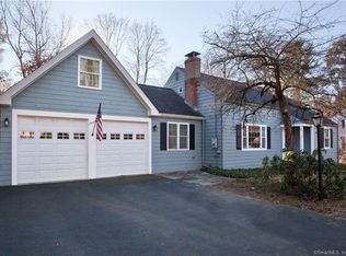 7 Village Rd, Simsbury, CT 06070