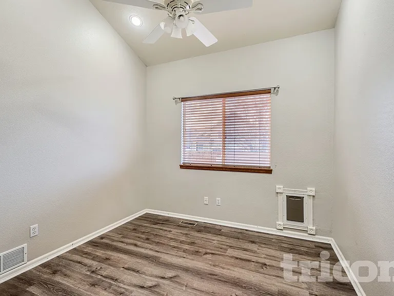 995 Cobblestone Dr — Photo 3