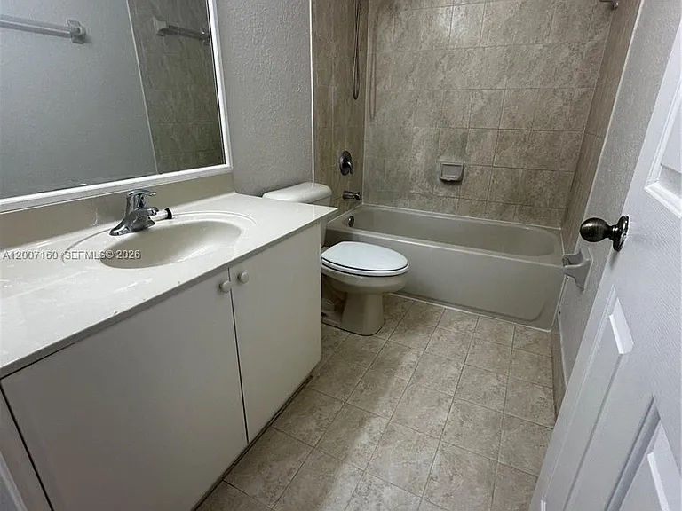 2812 SE 16th Ave #121 — Photo 22