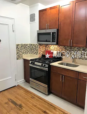 Rented by Astor Realty | media 18