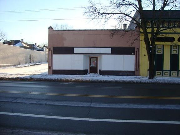 3rd image of 1930 N Main St