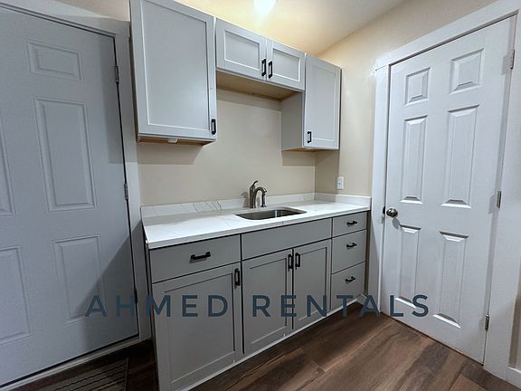 3rd image of 128 Alfred St #2