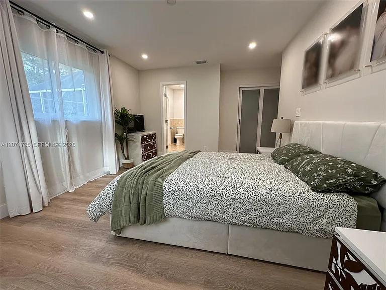 8203 NW 37th St — Photo 7