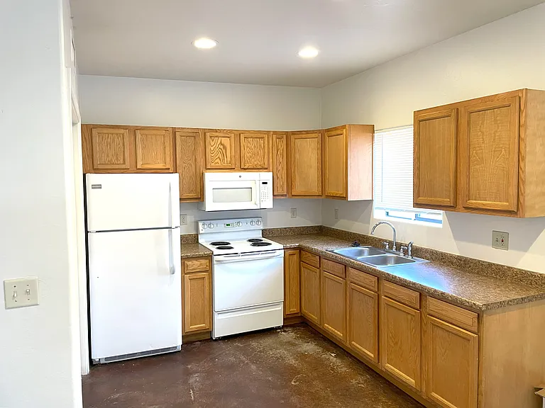 1307 W Saint Clair St #2 — Photo 12