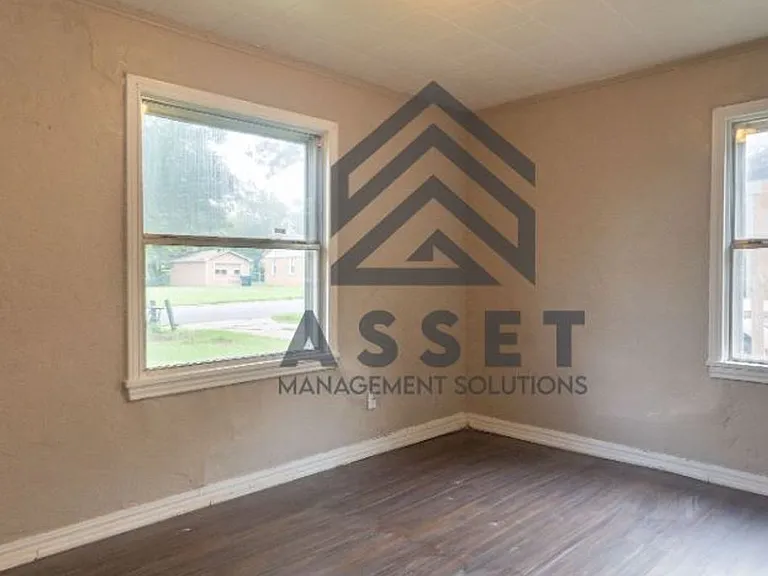 316 E Harmon Dr — Photo 12