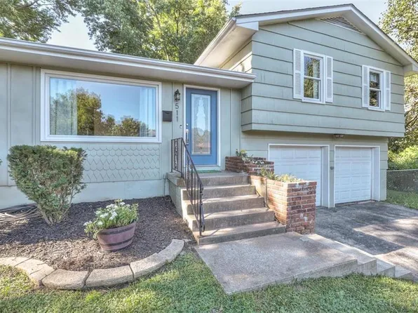 511 NW Woodbine Ave, Lees Summit, MO 64063