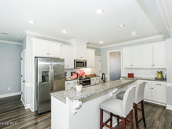 5th image of 3304 Elmwood Road