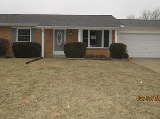 446 Woodcliff Manor Rd, Saint Charles, MO 63303