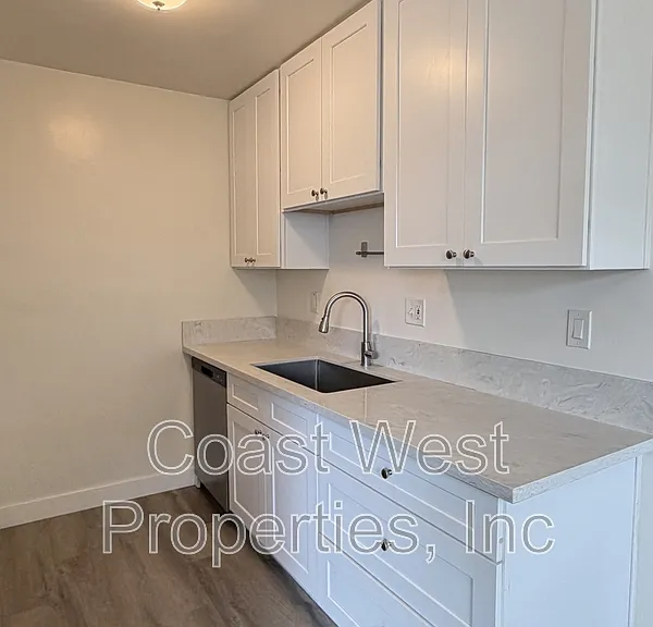 1057-1063 1/2 Missouri St #1061 — Photo 4