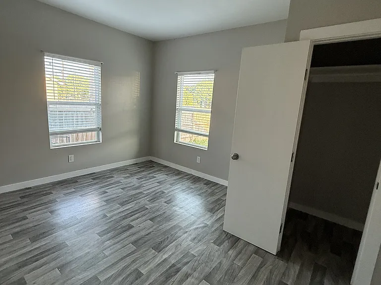 1133 S Brownlee Blvd — Photo 4
