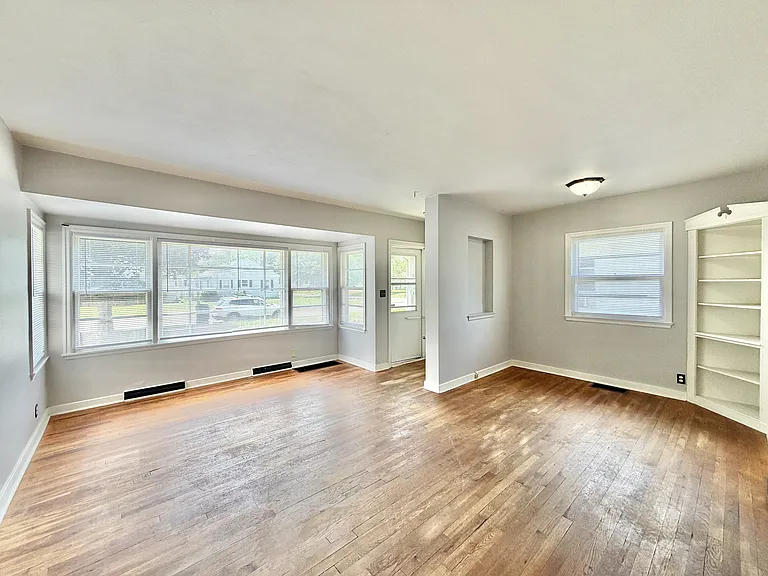 1353 Euclid Ave — Photo 2